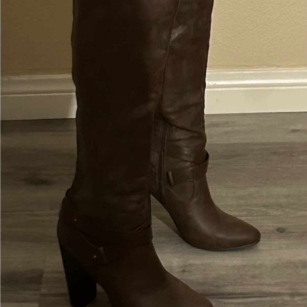 Type Z Brown Heeled Boots with Chunky Heel